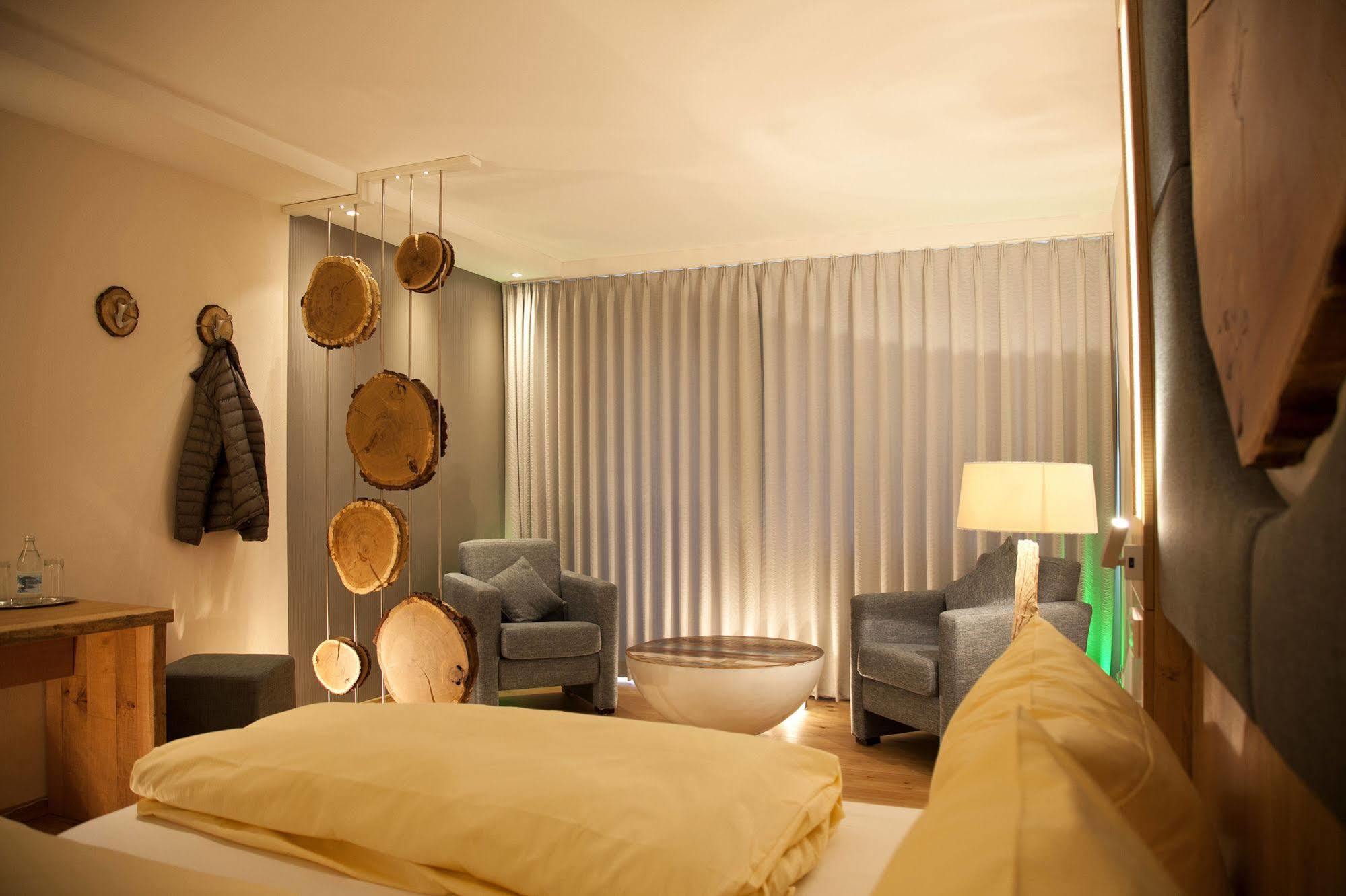 Flair Hotel Nieder Bestwig Buitenkant foto